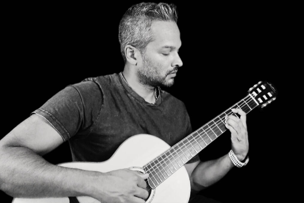 Aurora Guitar | Session Guitarist & Composer Aurora Guitar - Professional Spanish and Blues Session Guitarist for Fashion and Film